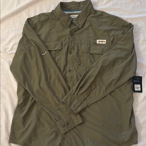 Magellan Outdoors Green Lightweight Shirt